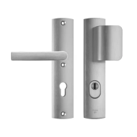 AXA Veiligheidsbeslag Curve Plus Duwer/ kruk Blok PC72 met kerntrekbeveiliging deurdikte 38 tot 56 mm SKG3 AXA Veiligheidsbeslag Curve Plus Duwer/ kruk Blok PC72 met kerntrekbeveiliging deurdikte 38 tot 56 mm SKG3