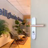 Hoppe Amsterdam veiligheidsbeslag kruk/kruk - Aluminium F1 - PC72 met kerntrekbeveiliging (afgerond) - SKG*** Hoppe Amsterdam veiligheidsbeslag kruk/kruk - Aluminium F1 - PC72 met kerntrekbeveiliging (afgerond) - SKG***