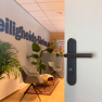 Hoppe Amsterdam veiligheidsbeslag kruk/kruk - PC72 - met kerntrekbeveiliging zwart (afgerond) - SKG*** Hoppe Amsterdam veiligheidsbeslag kruk/kruk - PC72 - met kerntrekbeveiliging zwart (afgerond) - SKG***