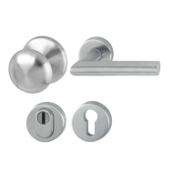 Hoppe Amsterdam voordeur rozetbeslag knop/kruk met kerntrekbeveiliging RVS (rond) DD38-58 mm - SKG*** Hoppe Amsterdam voordeur rozetbeslag knop/kruk met kerntrekbeveiliging RVS (rond) DD38-58 mm - SKG***